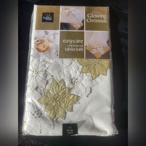 Round Gold Poinsettia White Tablecloth